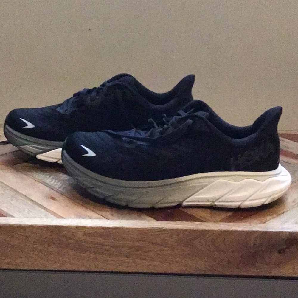 Hoka One One Arahi 6